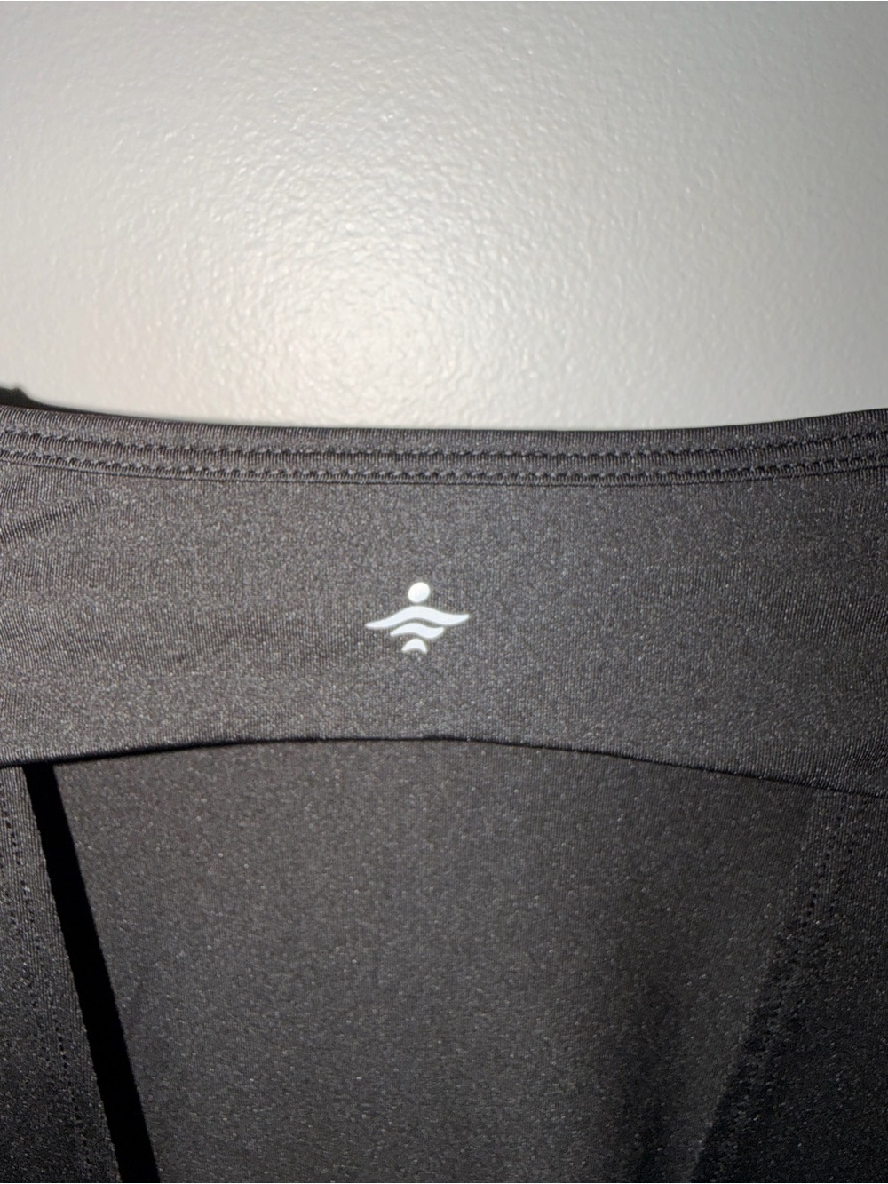 Halara Cut Out Back Thumb Hole Ruched Relax Fit Yoga Top - Picture 7 of 9